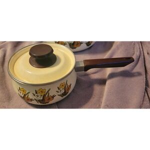 Vintage Floral Enamel Saucepan with Lid Speckled Cream Retro 70s Flower Pot